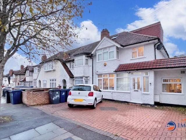 House for sale in London Borough of Ealing, Greenford