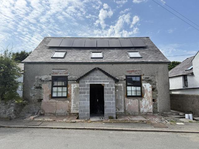 House for sale in Llaniestyn, Wales