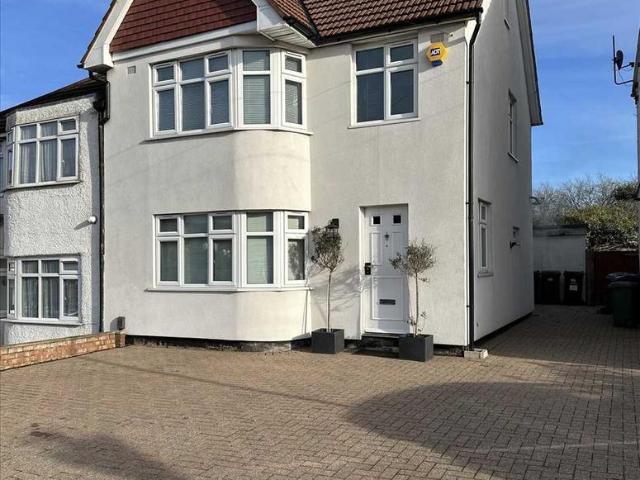 House for sale in South Stanmore, Greater London