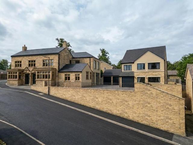 House for sale in Dewsbury, West Yorkshire