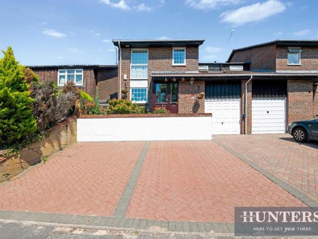 House for sale in Stoneleigh, Ewell