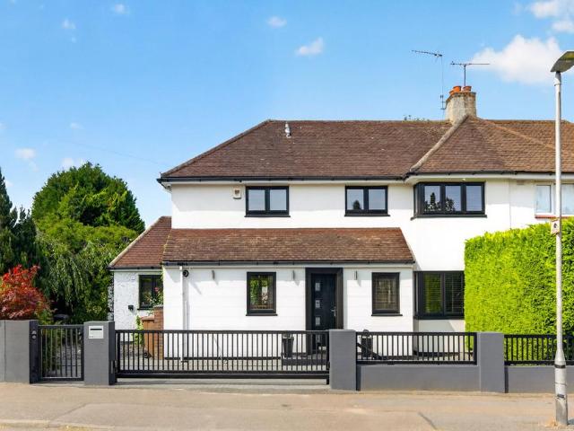 House for sale in Elstree and Borehamwood, Borehamwood