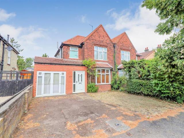House for sale in Barnwell, Arbury