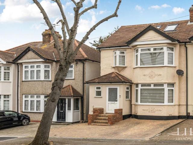 House for sale in Hornchurch, Greater London