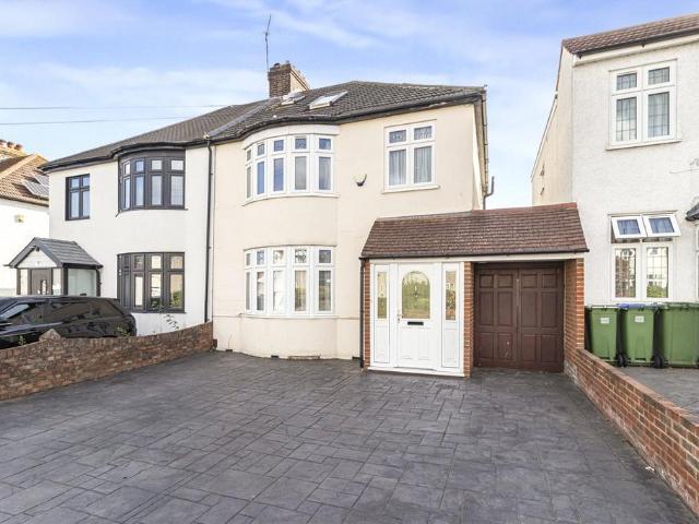 House for sale in Belle Grove, Greater London