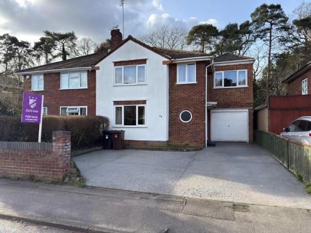 House for sale in Woodley