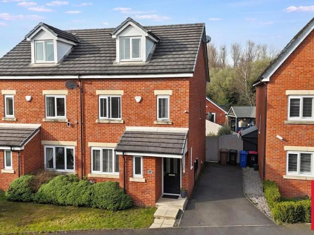 House for sale in Linnyshaw, Salford