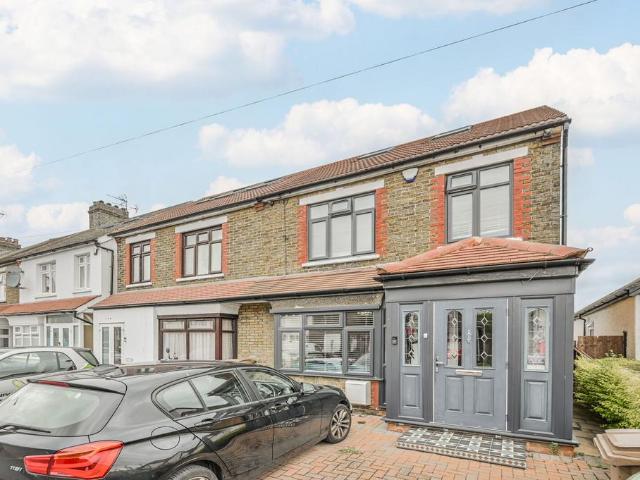 House for sale in South Chingford, Greater London