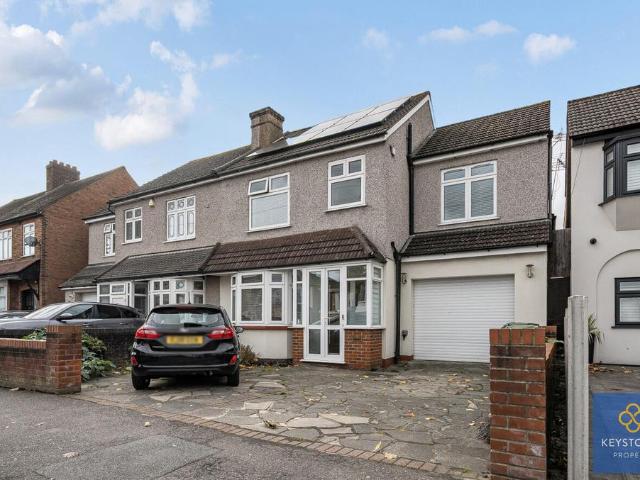 House for sale in Romford, Havering
