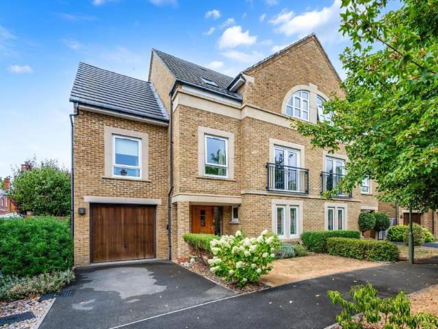 House for sale in The Wells, Surrey