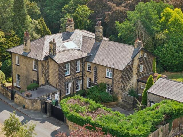 House for sale in Oakwood, West Yorkshire