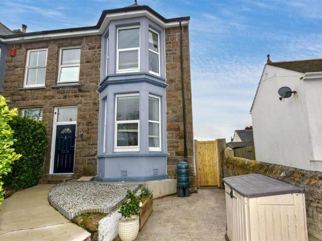 House for sale in Mount Ambrose, Cornwall
