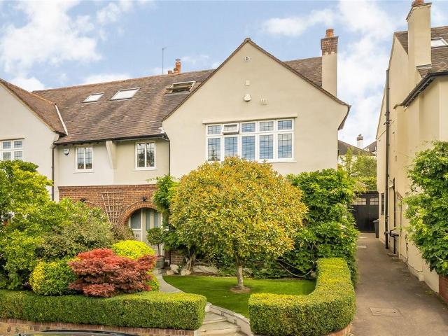 House for sale in Muswell Hill, Greater London
