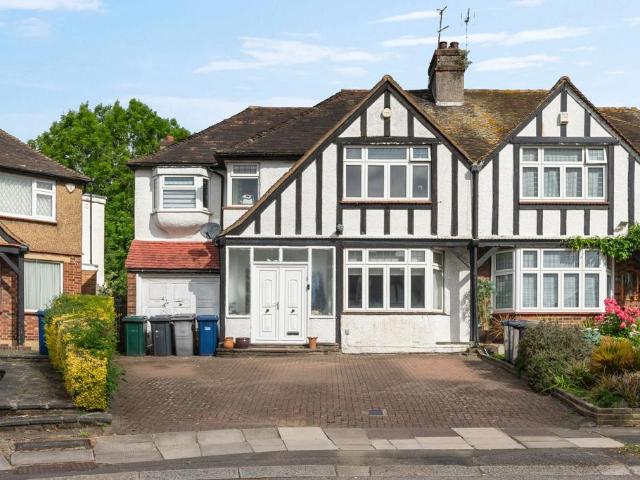 House for sale in Broadfields, Greater London