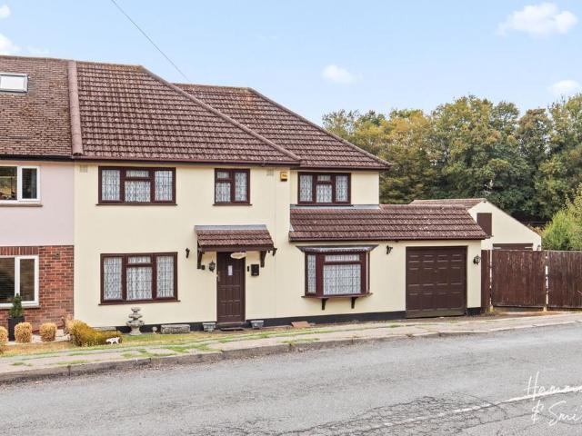 House for sale in Ivy Chimneys, Epping
