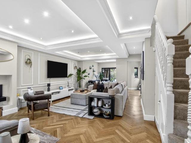 House for sale in London Borough of Ealing, Perivale