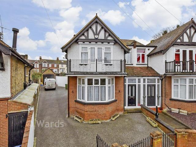 House for sale in Upton, Acol