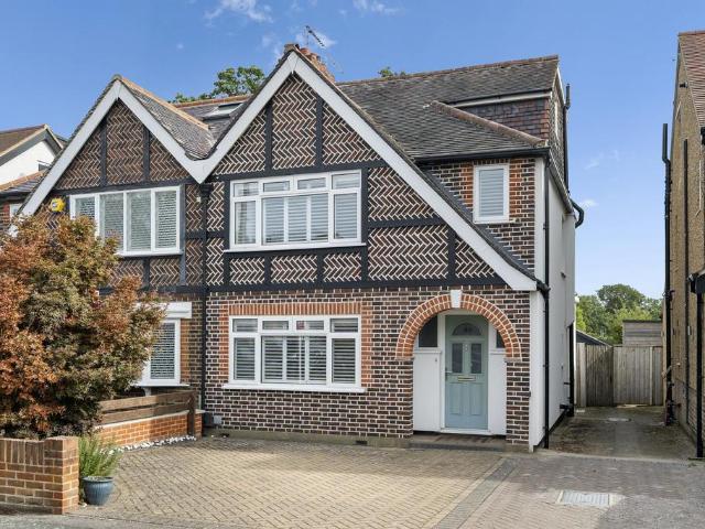 House for sale in Thames Ditton, Elmbridge