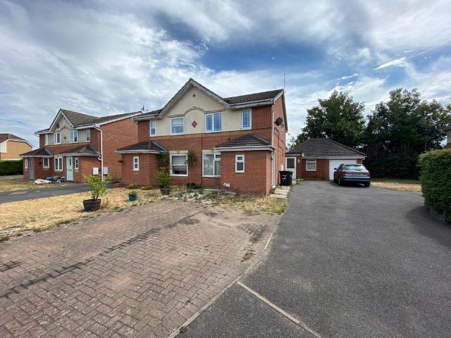 House for sale in Western Park, Leicester