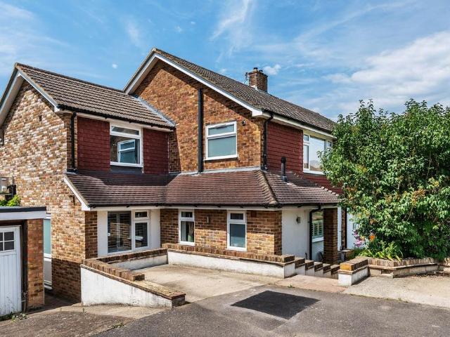 House for sale in Romford, Sandown Park