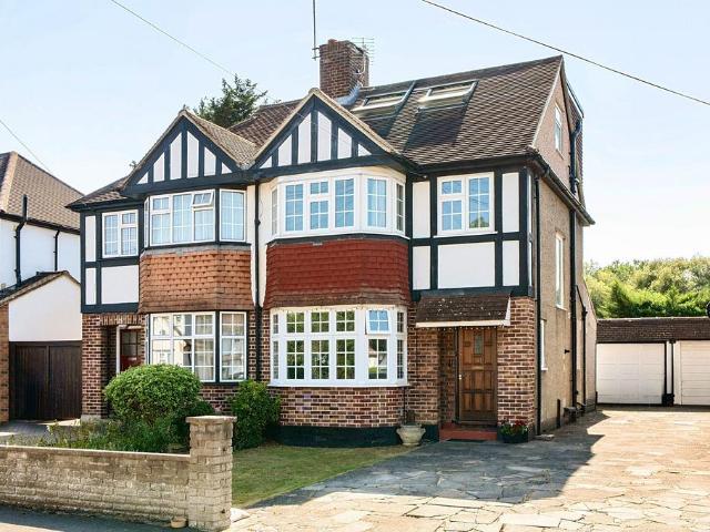 House for sale in The Wells, Surrey