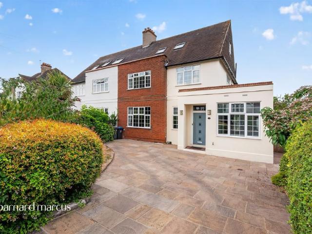 House for sale in New Malden, Greater London