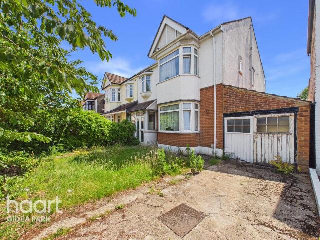 House for sale in Gidea Park, Greater London