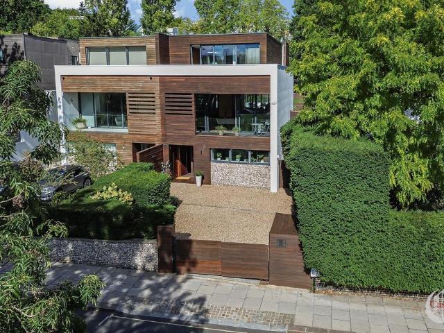 House for sale in Shepherd's Hill, Greater London