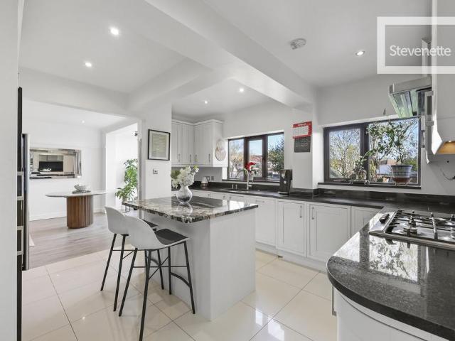 House for sale in Debden Green, Epping