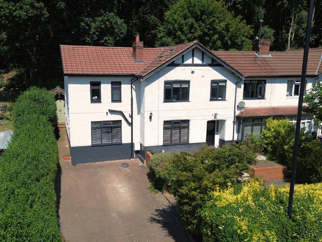House for sale in Farsley, West Yorkshire