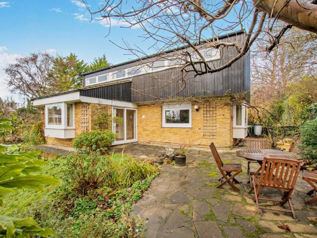 House for sale in The Butts, Kent