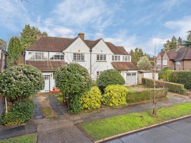 House for sale in Hatch End, Greater London