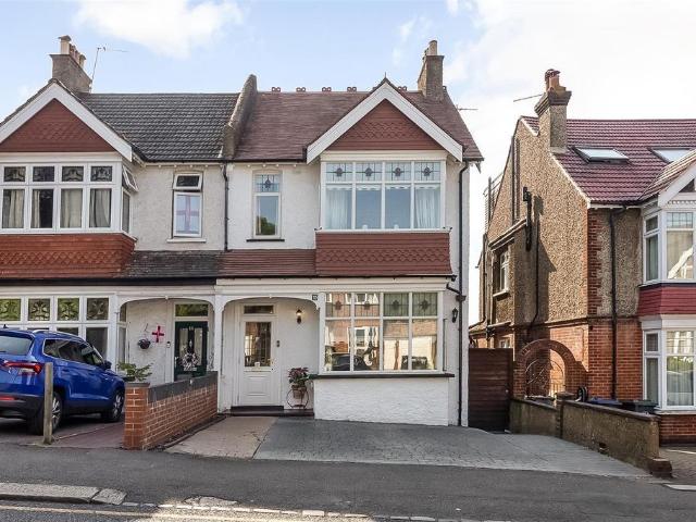 House for sale in London Borough of Croydon, Sanderstead