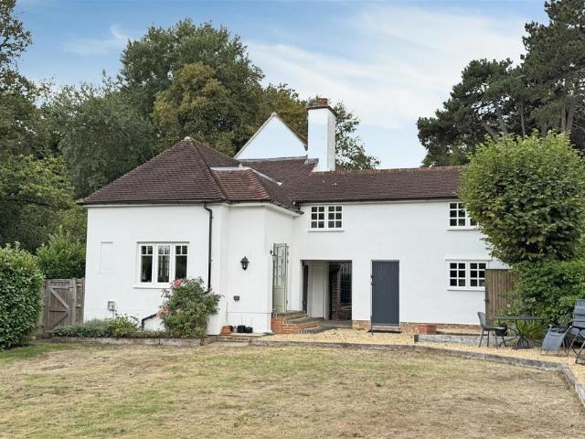 House for sale in Puttenham, Westborough