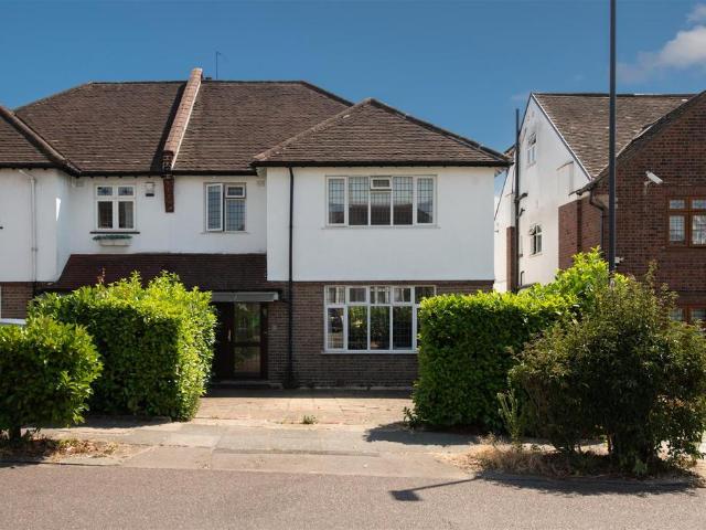 House for sale in New Southgate, Greater London