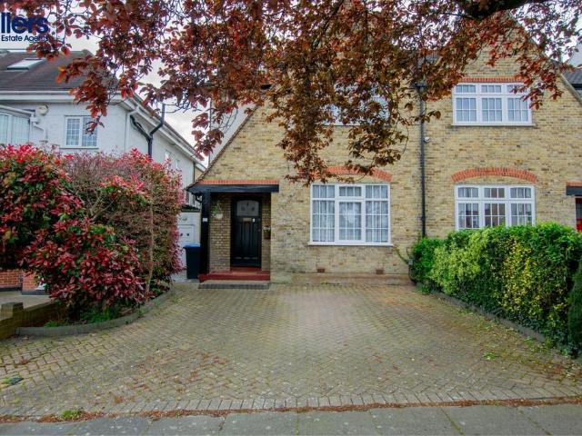 House for sale in Winchmore Hill, Edmonton