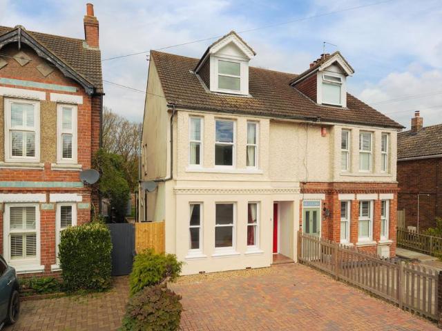 House for sale in Folkestone, Etchinghill