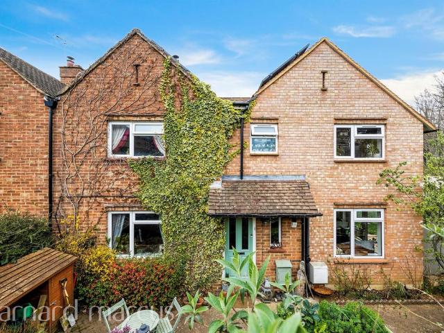 House for sale in Hillview, Surrey
