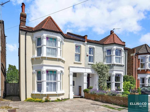 House for sale in Finchley, Greater London