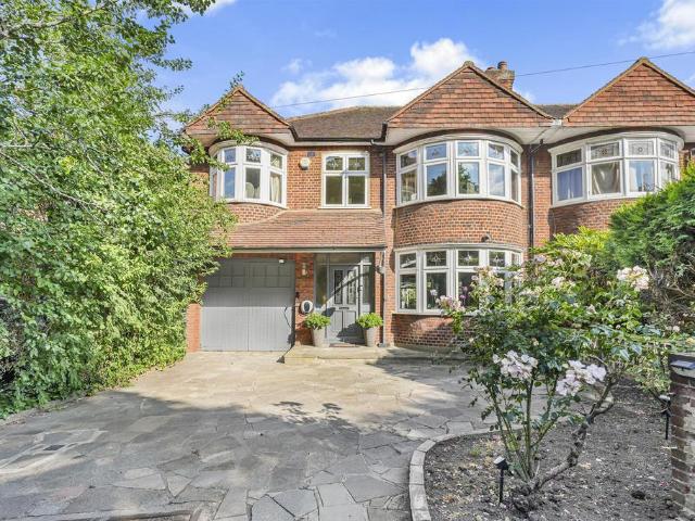 House for sale in Chingford, Greater London