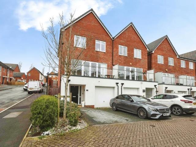 House for sale in Bromsgrove, Worcestershire