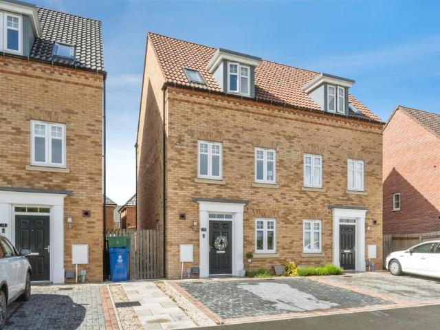House for sale in Hatfield, South Yorkshire