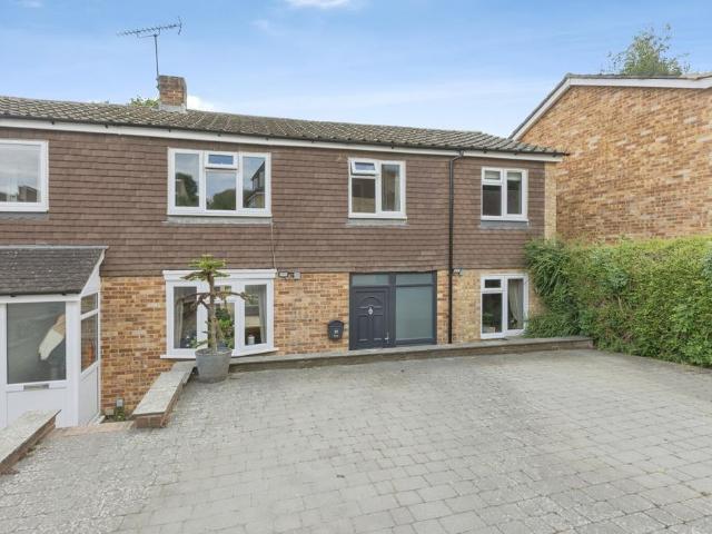 House for sale in Romford, Sandown Park