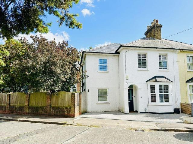 House for sale in Woodcote, Epsom