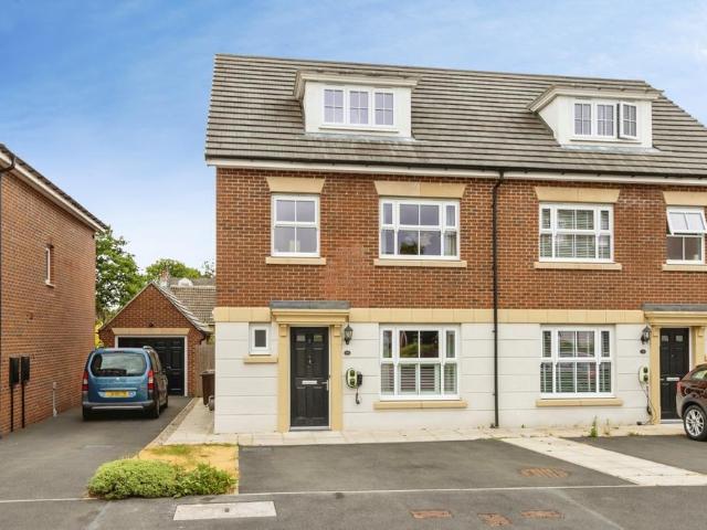 House for sale in Eastmoor, West Yorkshire