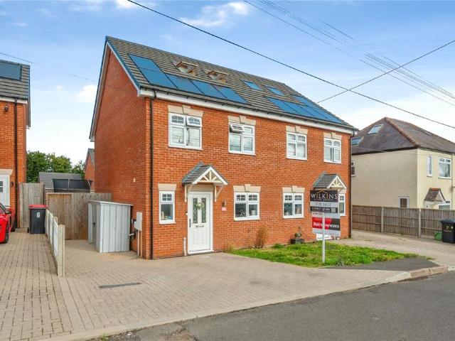 House for sale in Gun Hill, Warwickshire