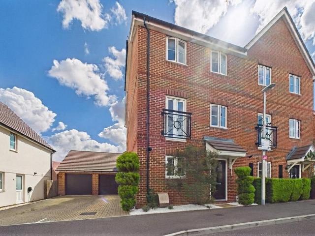 House for sale in Emmbrook, Wokingham