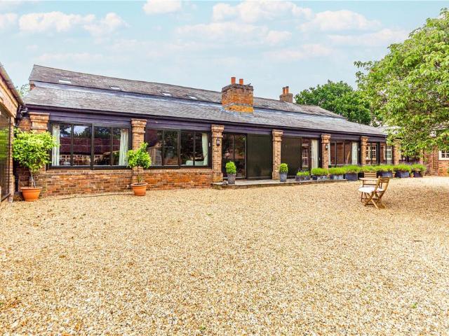House for sale in Caddington, Bedfordshire