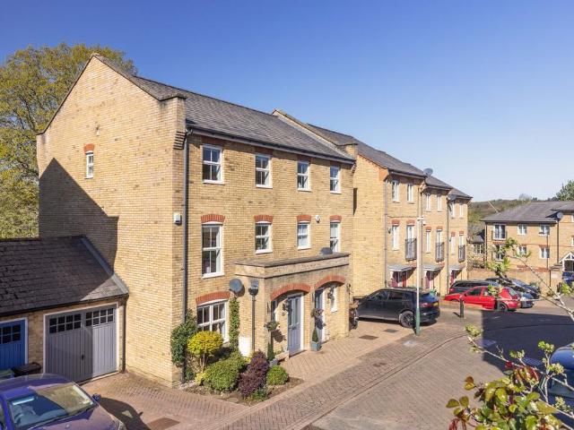 House for sale in Broadwater Down, Sandown Park