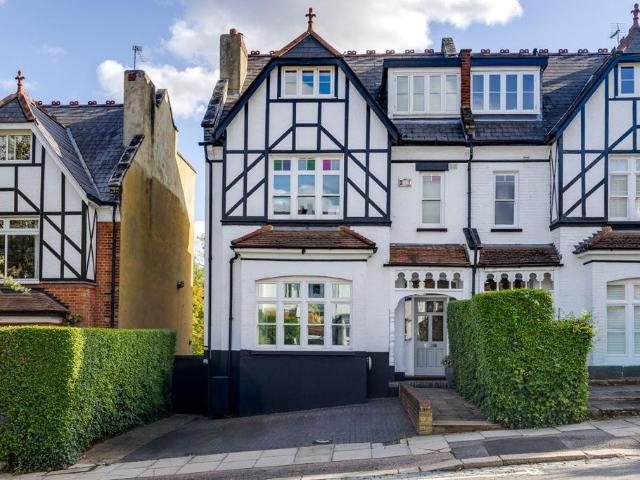 House for sale in Muswell Hill, Greater London